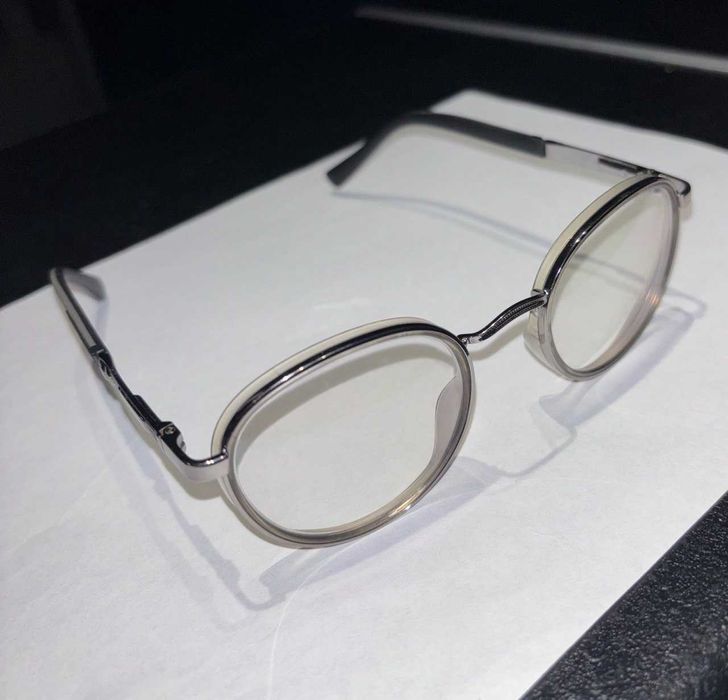 Очки в серебристой оправе — универсальный стиль и комфорт