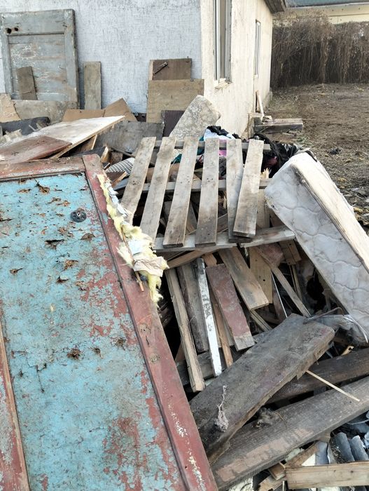 Дрова и много ДСП мебели