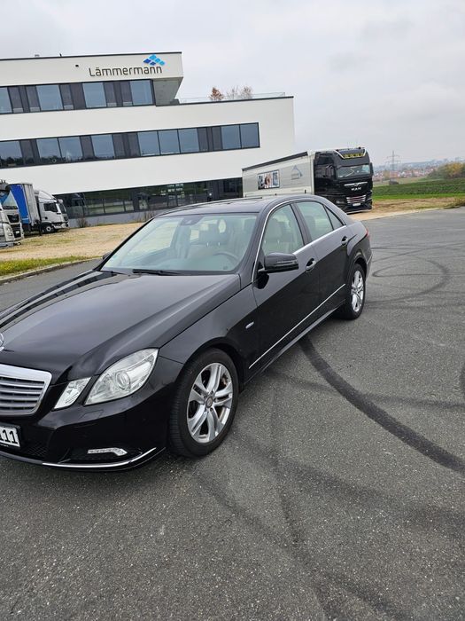 Vând Mercedes-Benz E-Class