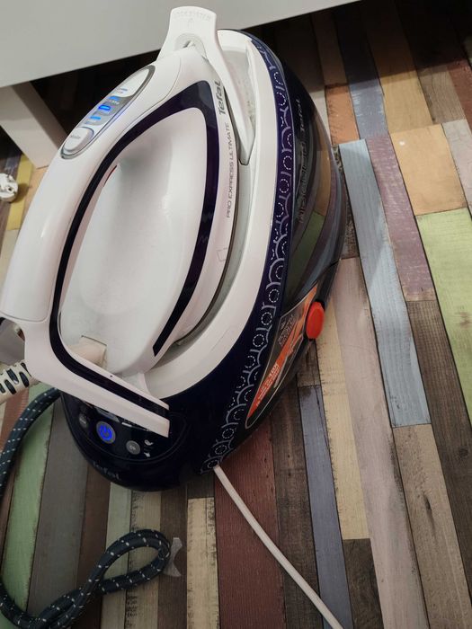 Statie de calcat Tefal pro express ultimate