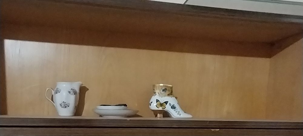 Книжные полки  состояние отличное