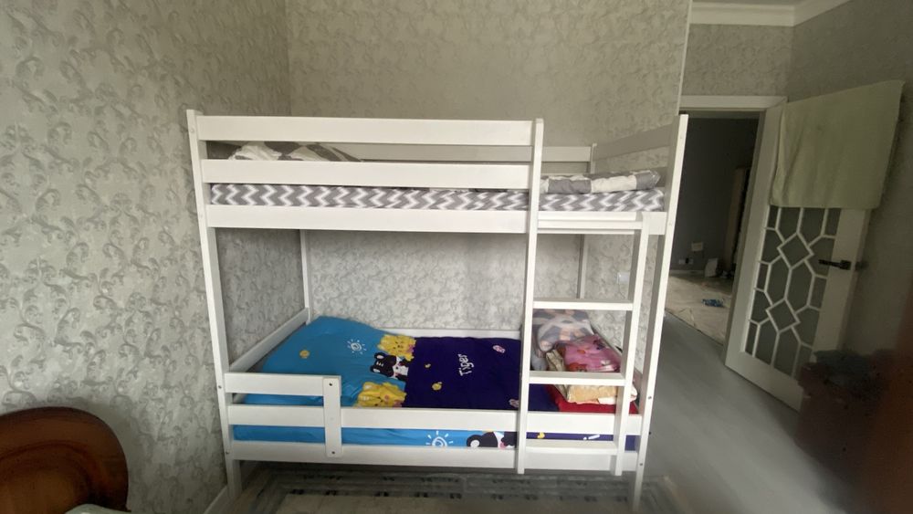 Продам детскую двухъярусную  кровать