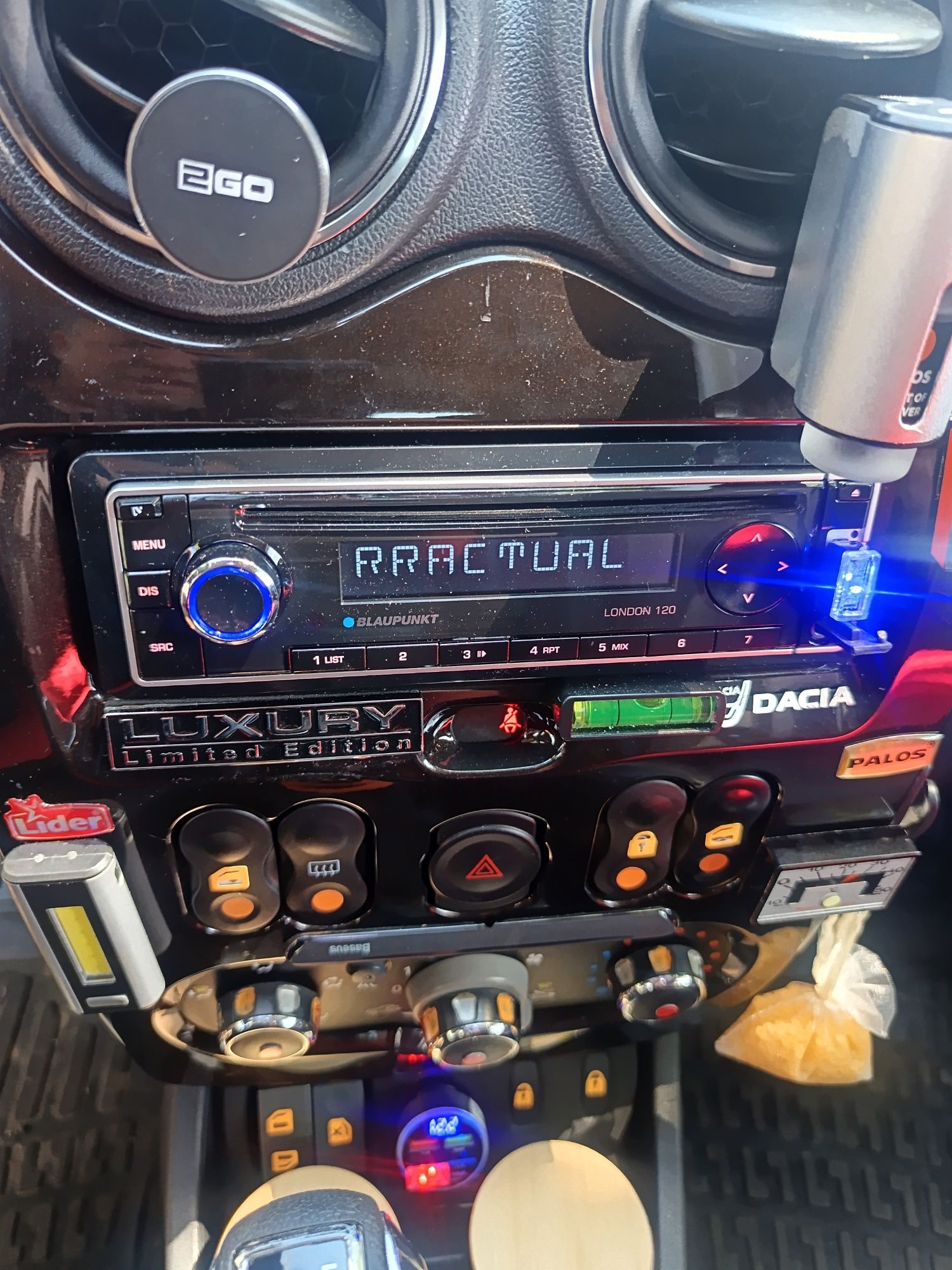 Vând radio MP3 cu stick !