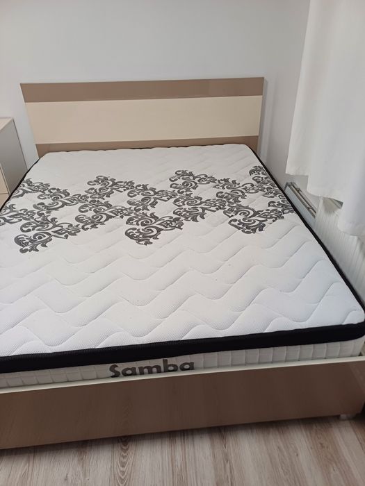 Vând pat cu saltea și comodă