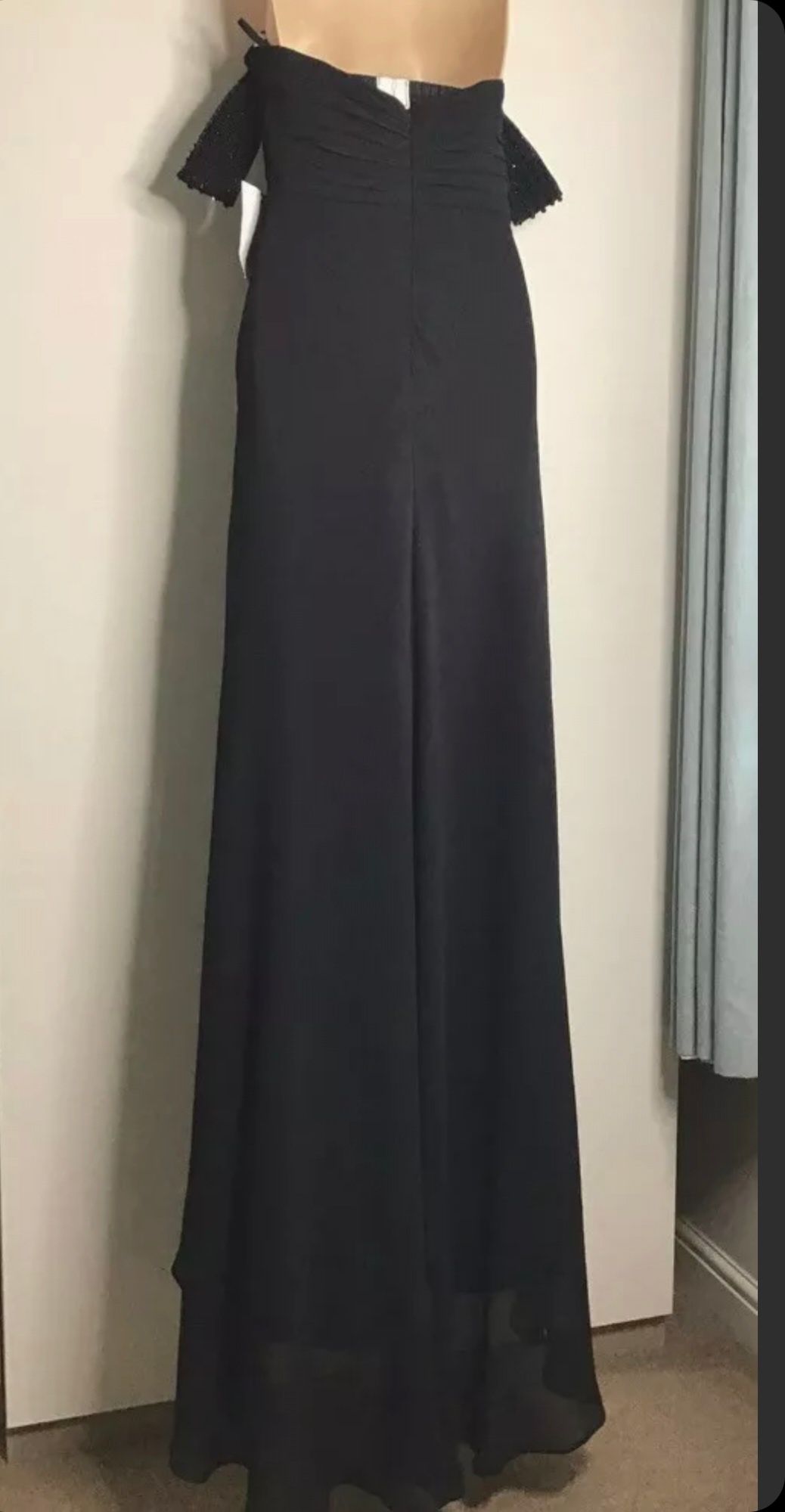 Rochie de seara, eleganta, neagra, lunga, pentru ocazii speciale.