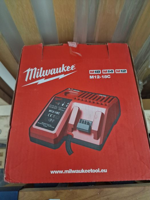 Incarcator Milwaukee 18V