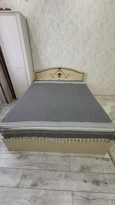 Двухместный кровать с матрасом