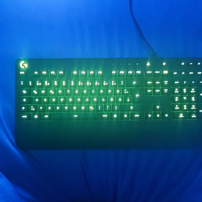 Vând/schimb tastatura Logitech g213