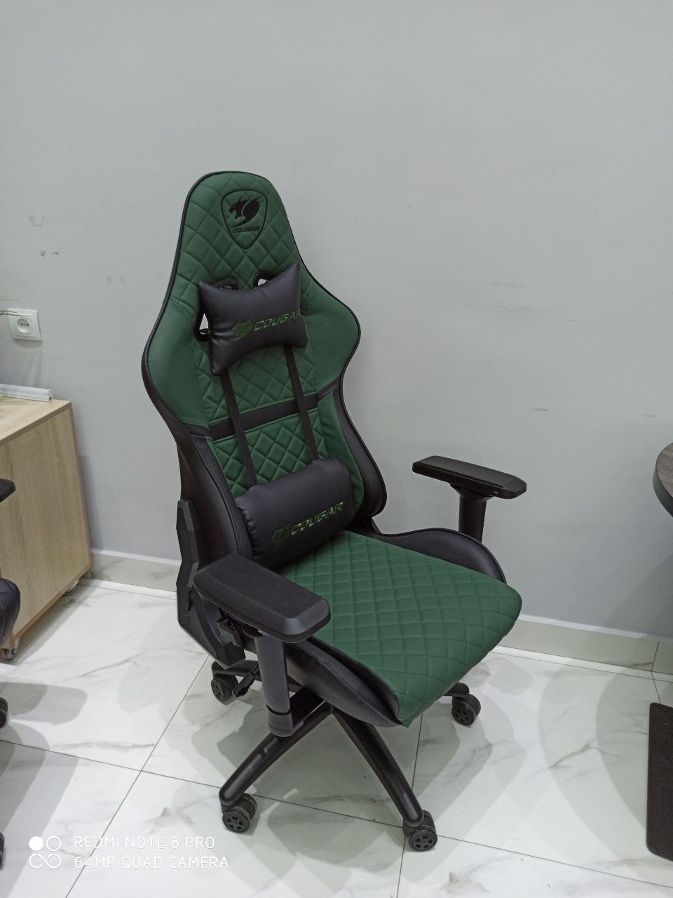 Игровое кресло Геймерское кресло модель Cougar black green