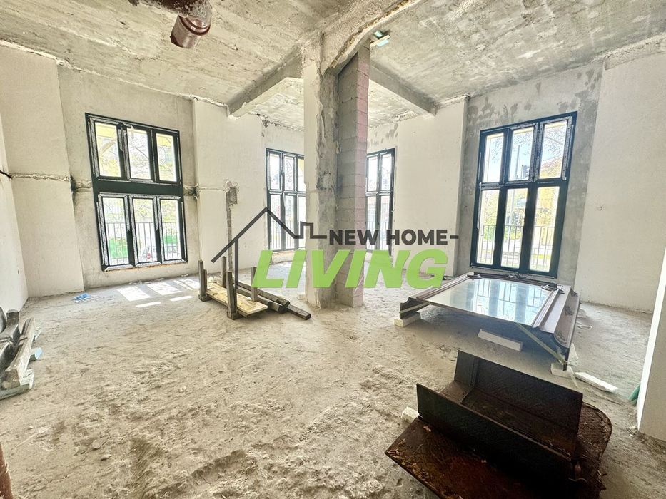 Продава се Многостаен апартамент в Пловдив, Център - 350 кв.м за 2143 €/кв.м - Снимка #2