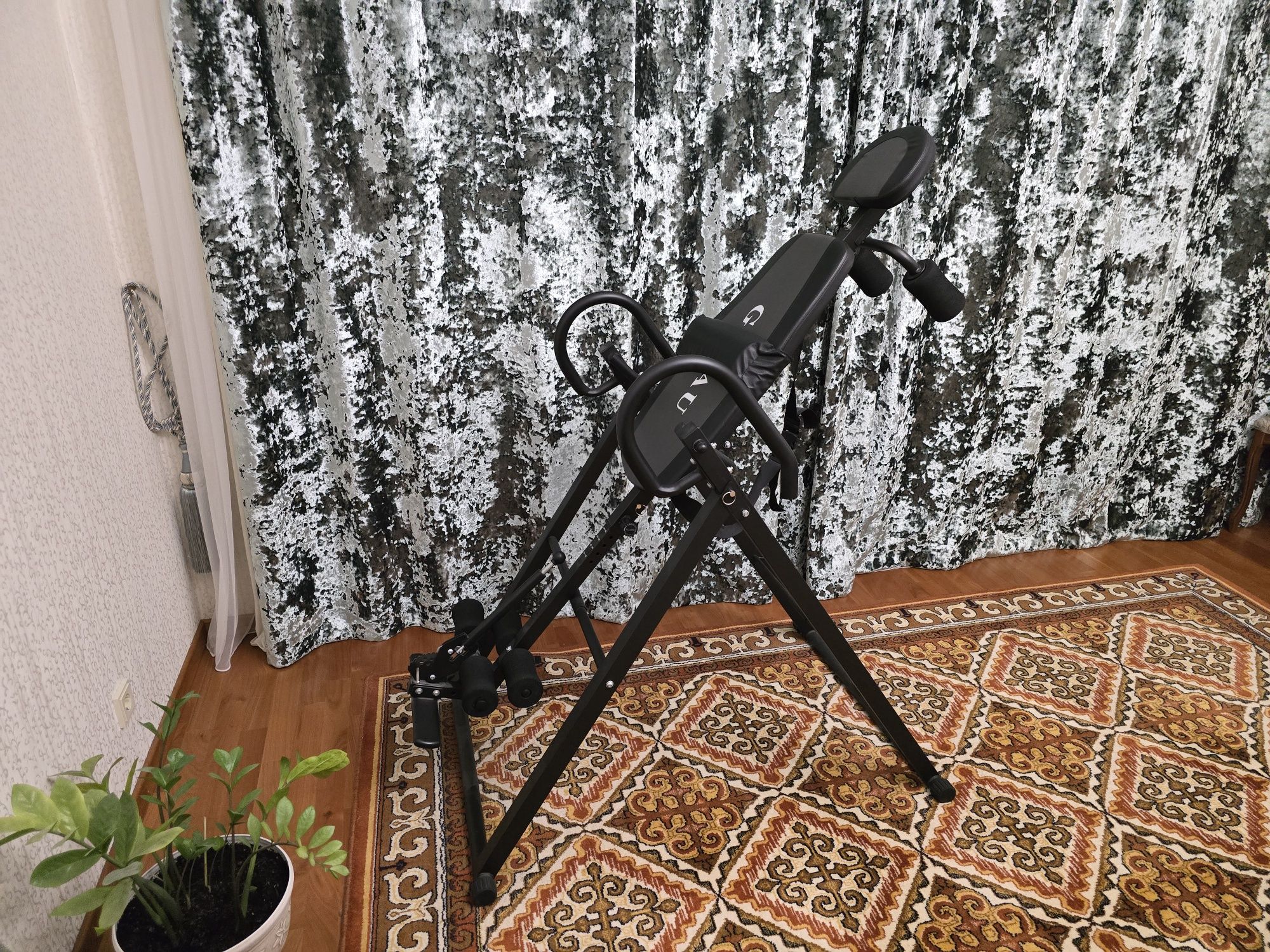 Genau Инверсионный стол