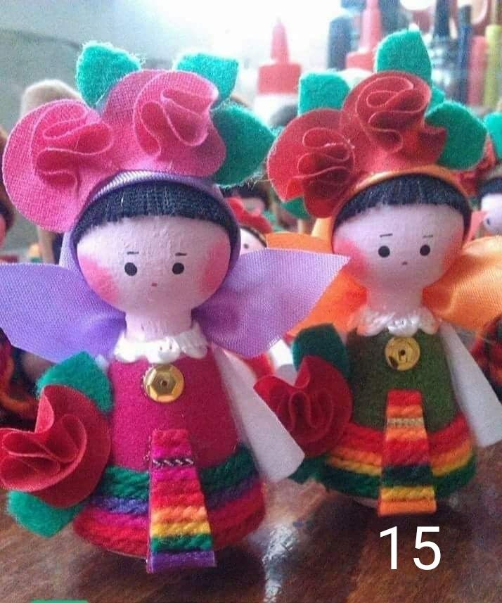 Ръчно изработени български сувенири /кукли, магнити/
