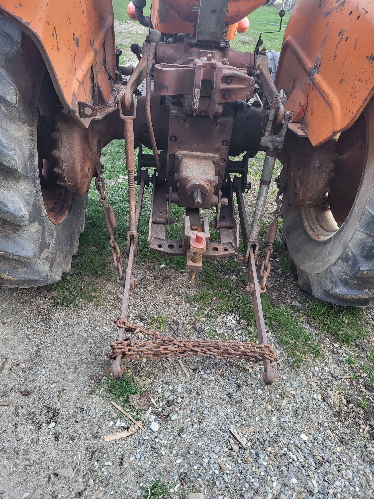 Vând tractor fiat om 615