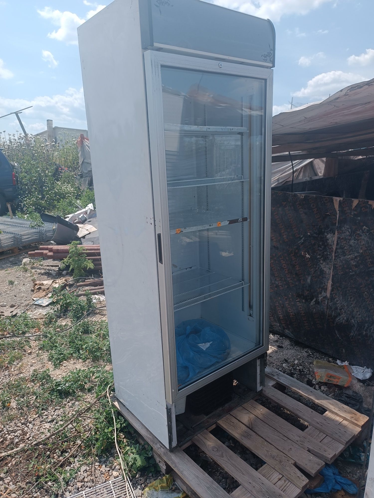 Продава хладилни витрини
