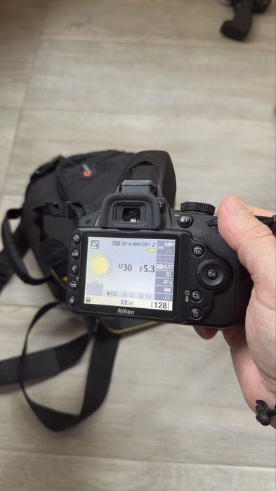 Nikon D3200, 24.2MP + Obiectiv 18-55mm VR (stare foarte buna)