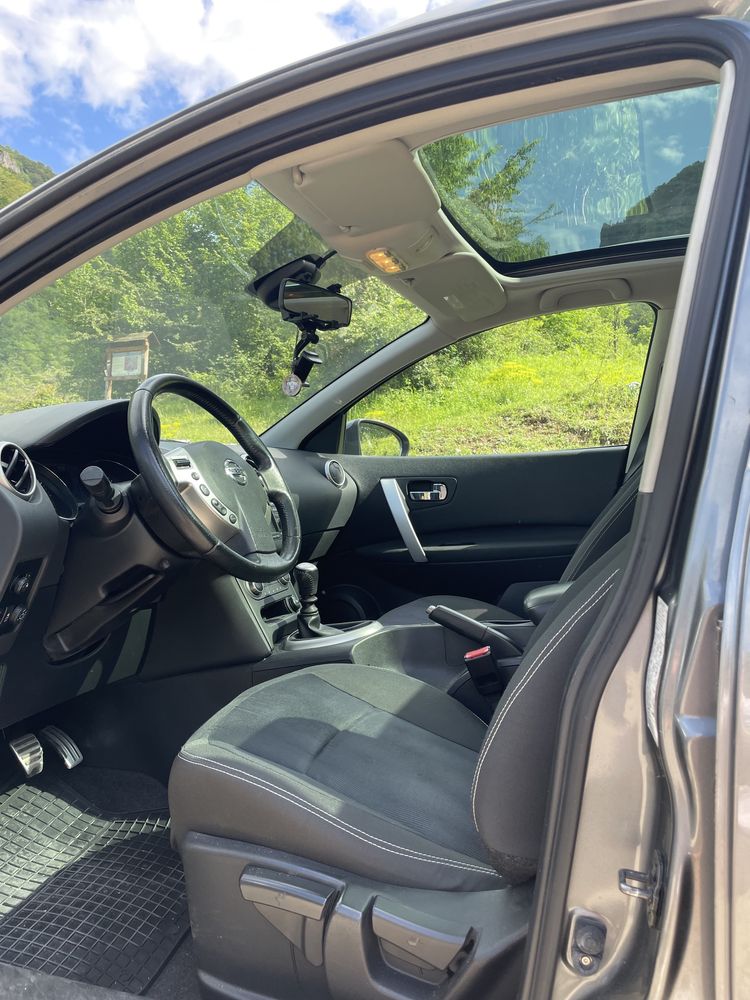 Nisan Qashqai 2.0 i