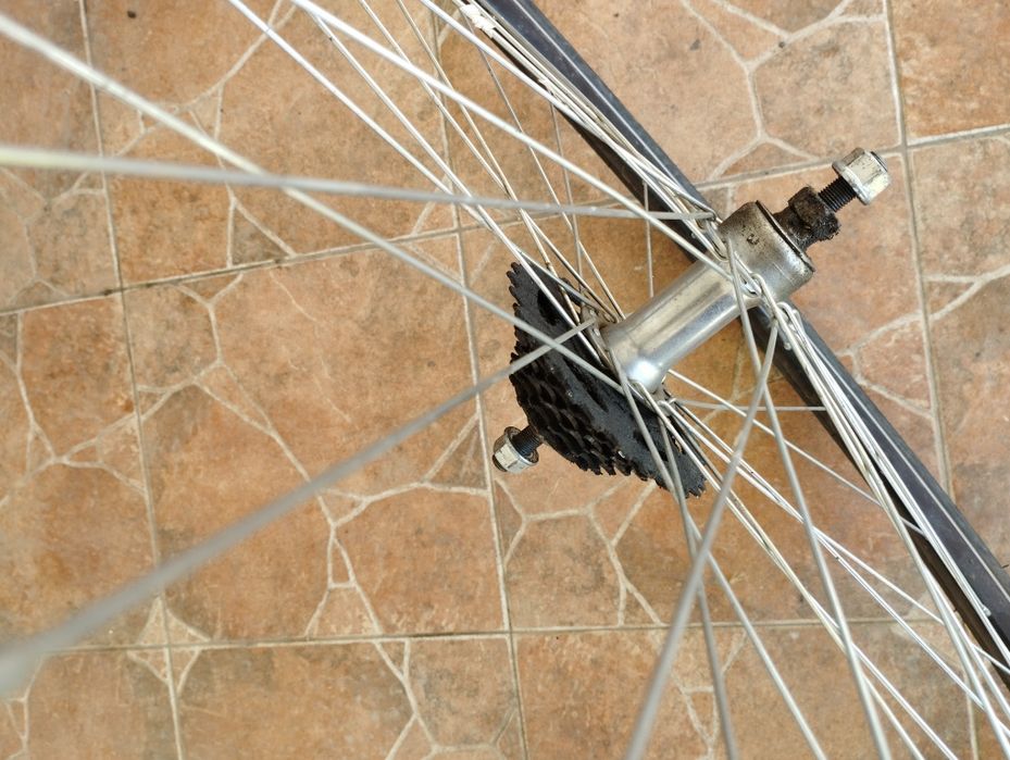 Vând piese de bicicleta, roti , furca telescopică