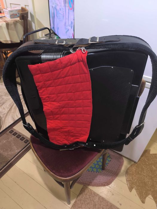 Продавам акордеон WELTMEISTER SUPITA