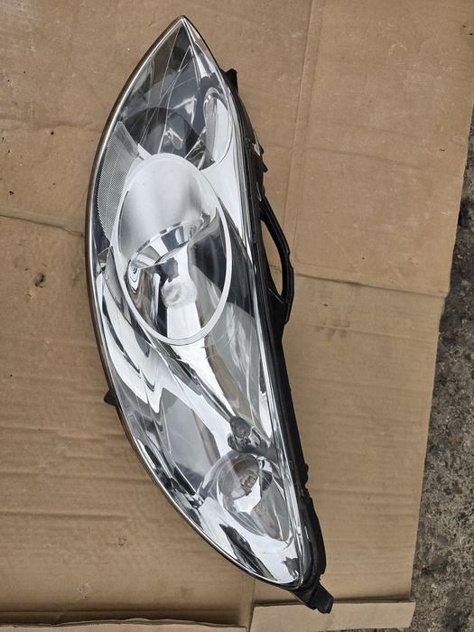 Фар ляв десен за Peugeot 407 / Пежо 407