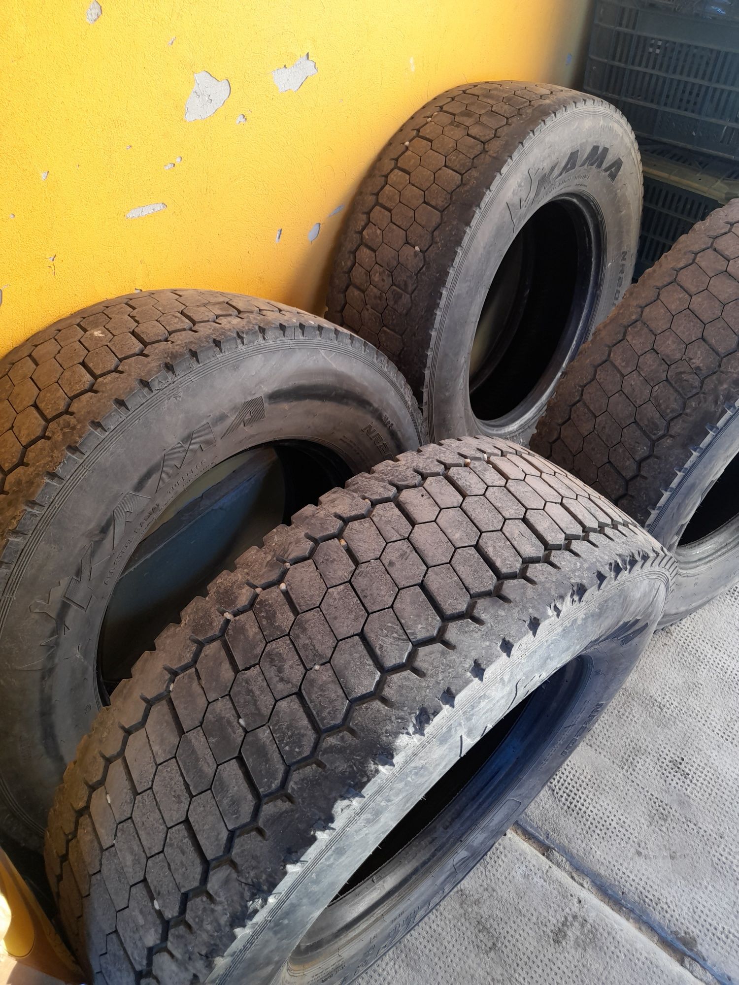 Vand 4 cauciucuri 285/70/19,5