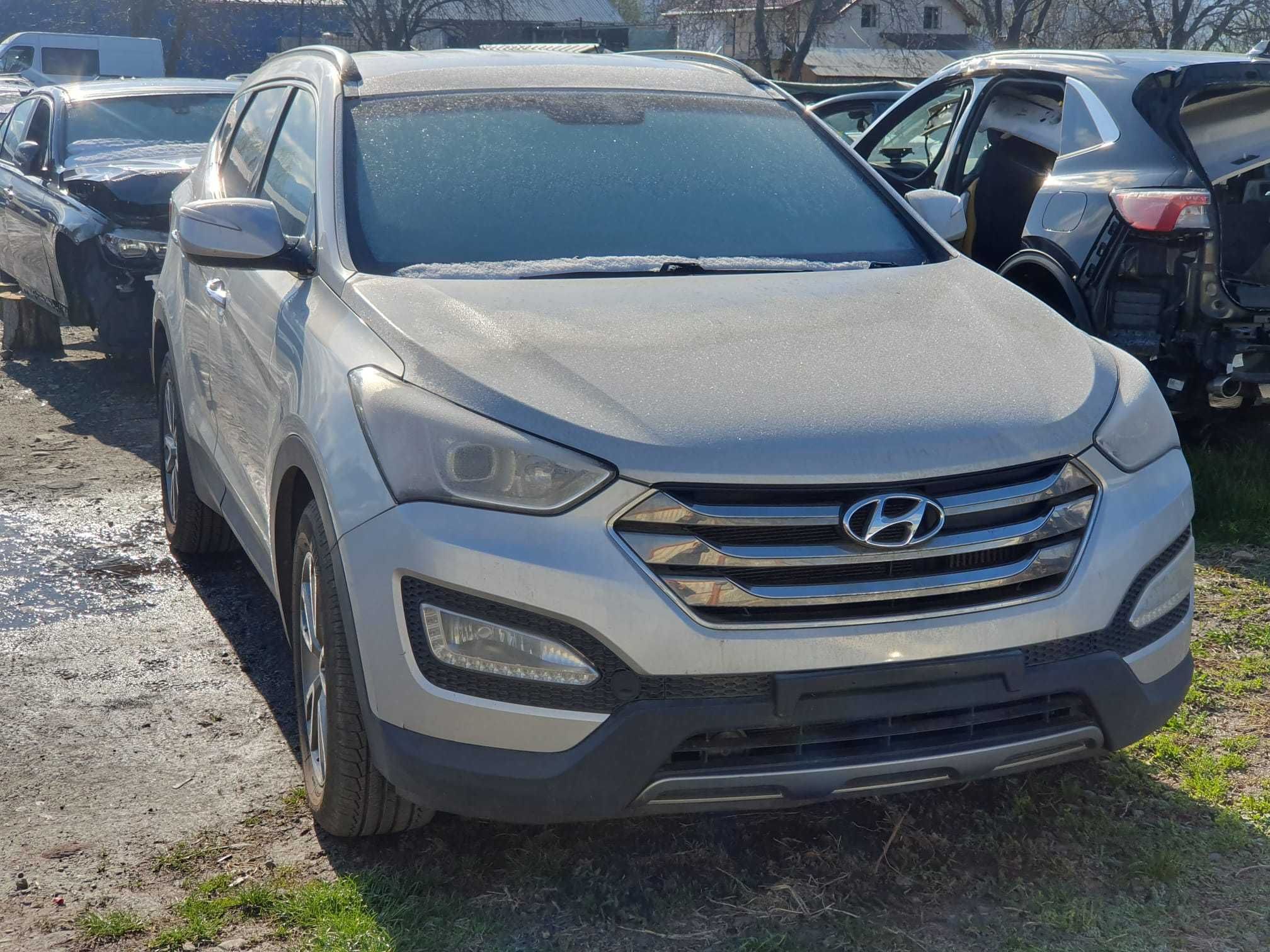 Dezmembrez Hyundai Santa Fe Premium 2.2 CRDI 4x4 2013