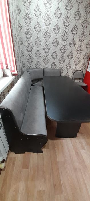 Слол со стульями