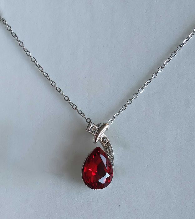 Ново, сребърно колие/ ланец с висулка.12 различни модели. В кутия.