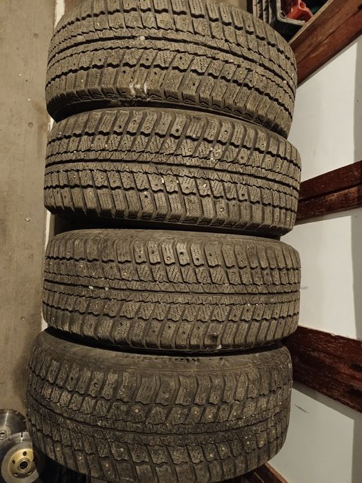 Продам комплект зимней резины
