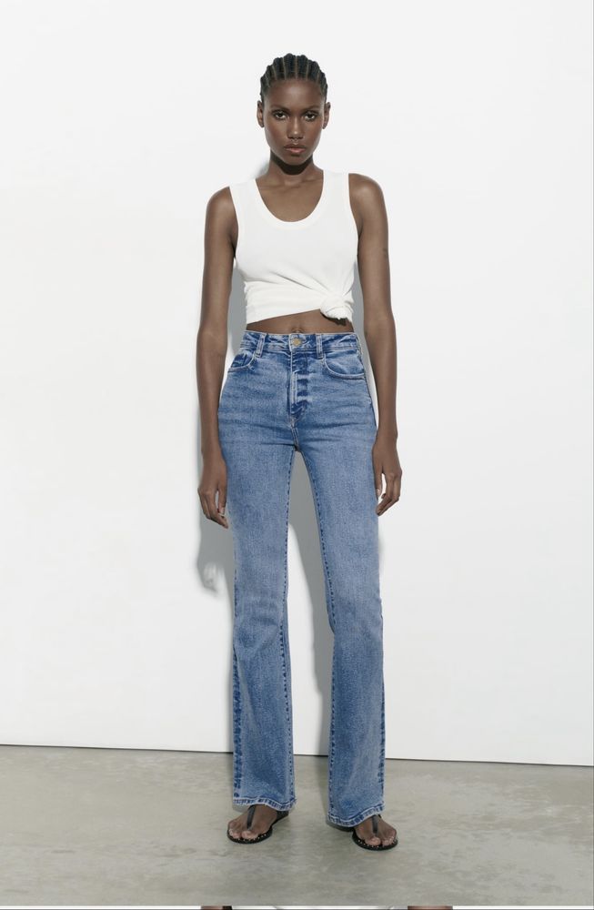 Дънки с висока талия и разкроен крачол ZARA