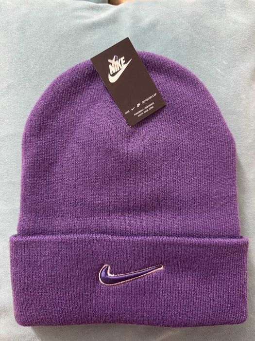 Шапка Nike продается