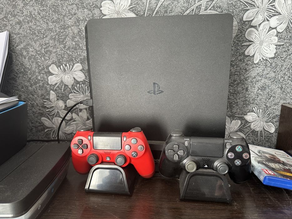 Продам Sony Ps 4 slim. + игры