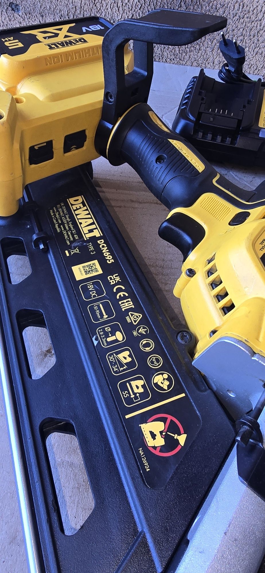 Dewalt DCN695 pistol cuie brushless 2023