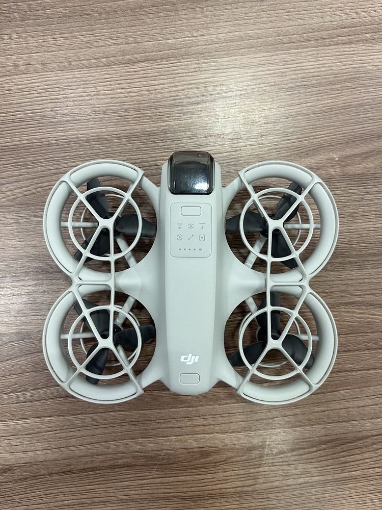 DJI Neo Fly More Combo серый – компактность, 46 мин полета, 4К!