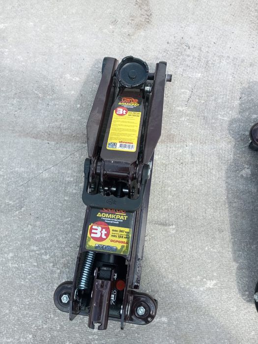 Domkrat (2t, 3t, 2.5t, 10t)