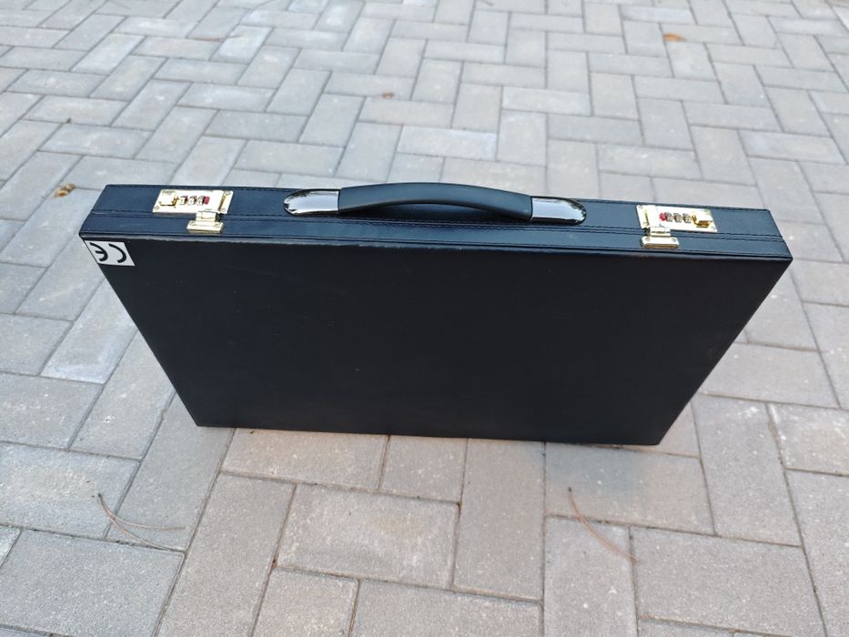 Продавам дипломатически куфар 60/30см