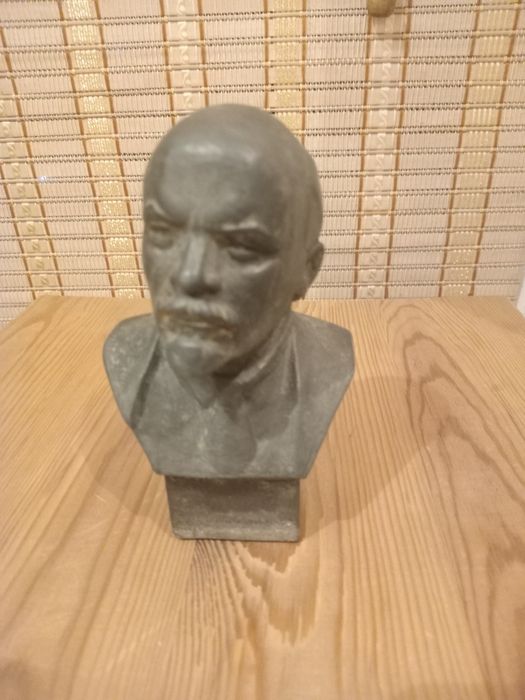Бюст В. Ленин (В.Ульянов)