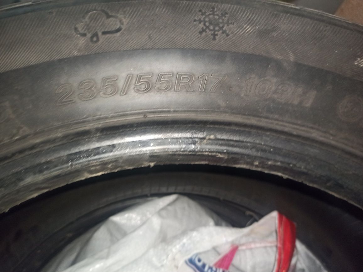 Балонлa бор бу 2 каплект
Донаси 50000 дан 
BRIDGESTONETURANZA 225.55