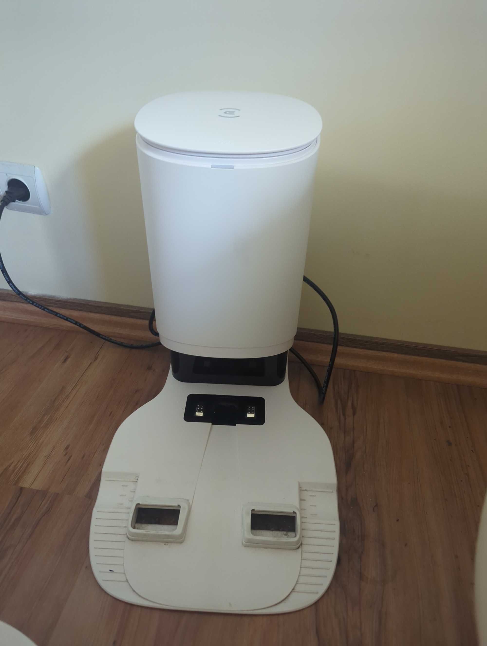 Aspirator robot Ecovacs cu statie Deebot N8 Pro+