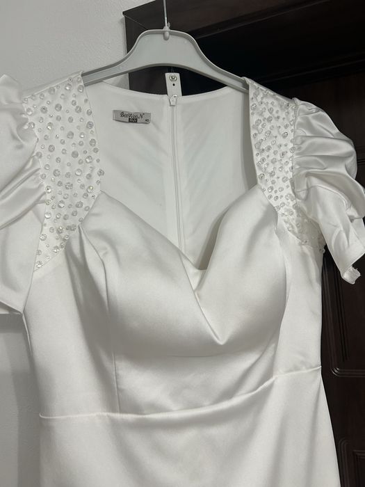 Rochie alba , noua , marimea 40