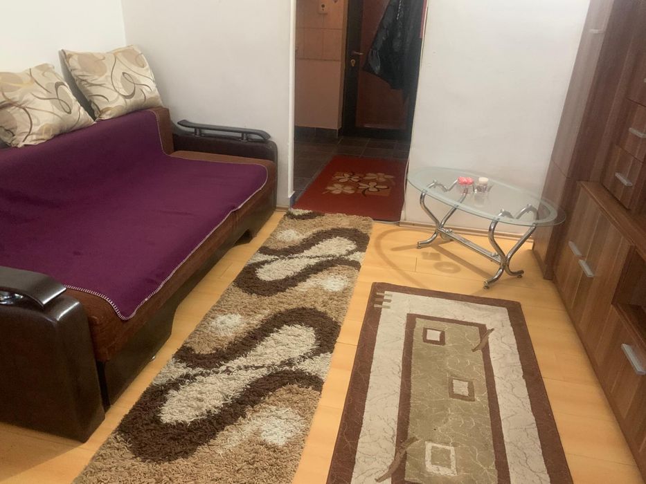 Închiriez garsonieră zona Dacia în spate la magazinul Profi