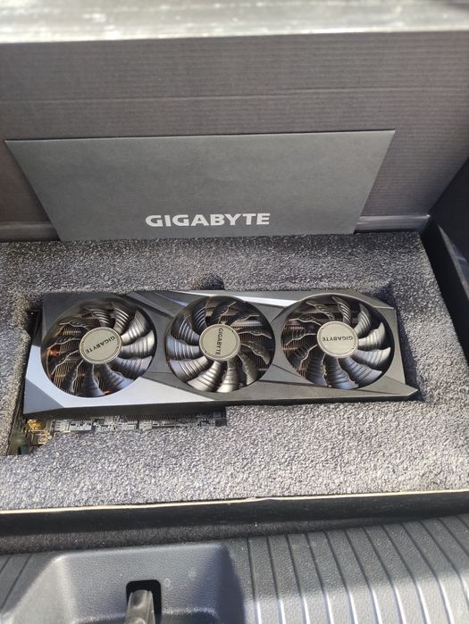 Продавам видео карта NVIDIA GeForce RTX 3070 Gigabyte.
Ка
