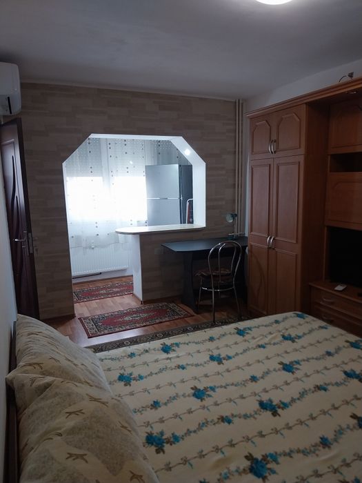 Persoana fizică,vând garsonieră confort I zona confectii