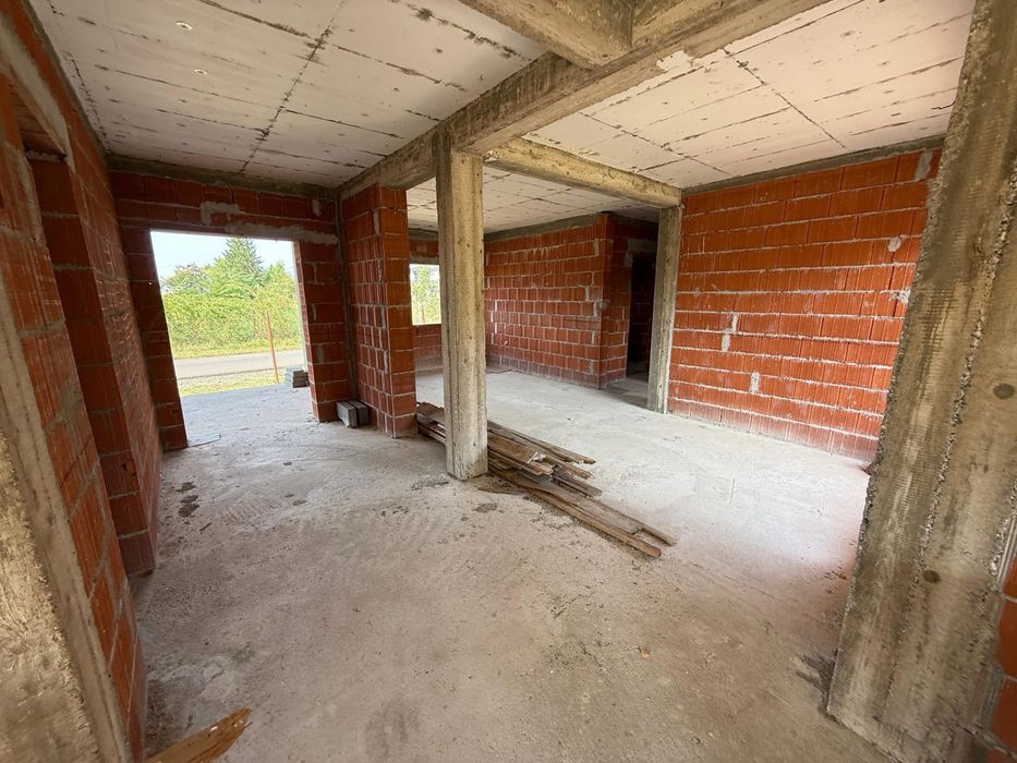 Ofer spre vanzare Casa stil Mediteranean la intrare in Vetis