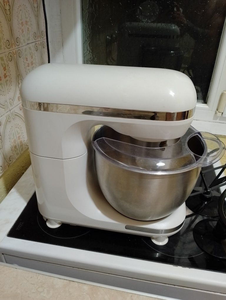 Кухненски робот  нов