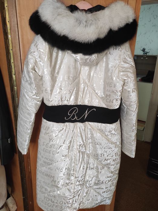 Дълго яке с естествен пух на качулката