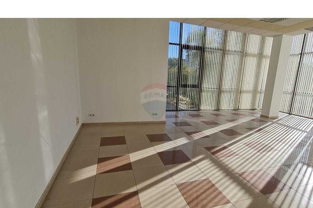 Продава се Офис в к.к. Пампорово - 242 кв.м за 6 €/кв.м - Снимка #12