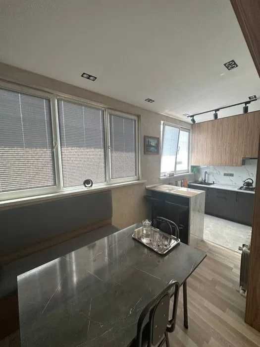 Купить евро двух комнатную в кирпичном доме, 77 серия, метро Шахристан