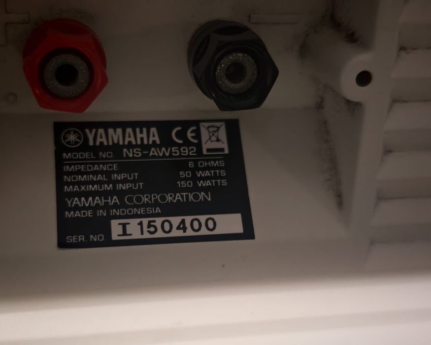 Boxe Yamaha aw592 de exterior