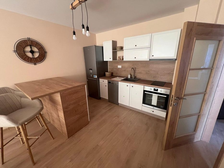 Дава се под наем Тристаен апартамент в Пловдив, Остромила - 98 кв.м за 550 € - Снимка #1