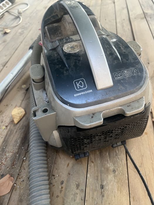 Пылесос LG оригинал рабочий лежит не пользуемся